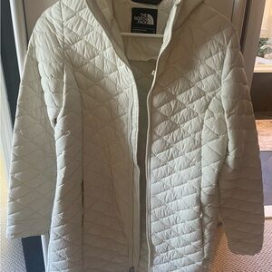 The North Face Women's Off-White Quilted Puffer Jacket